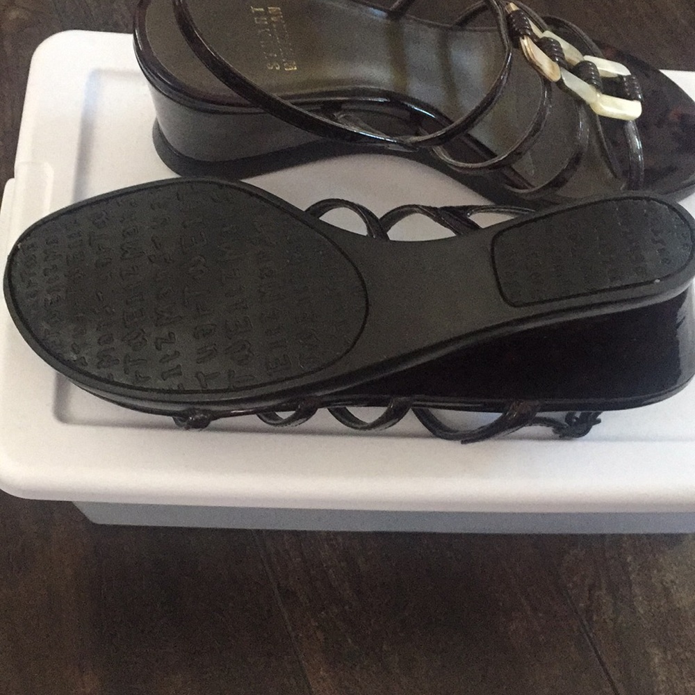 Stuart Weitzman Tortoise Sandals - image 3